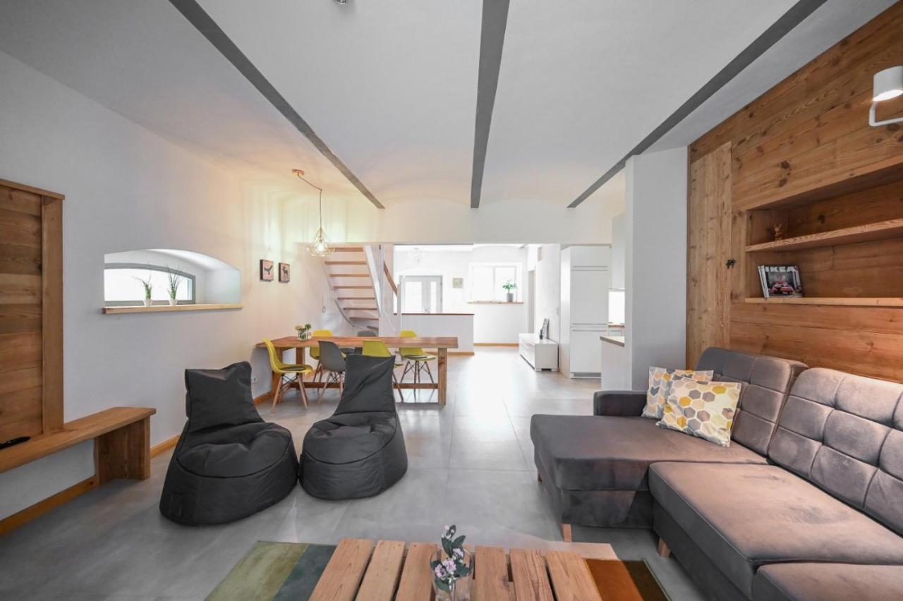 Farmhouse Eckartsberg Im Zittauer Gebirge - Gemuetliche Und Moderne Ferienwohnungen Mit Terrasse エクステリア 写真